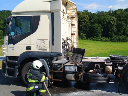 Požár na D3: Hasiči uhasili výfuk nákladního auta, bez zranění