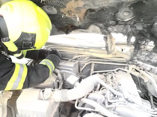Požár osobního automobilu na parkovišti u domova důchodců