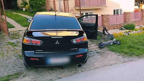 Třináctiletý koloběžkář po střetu s autem skončil v nemocnici. Na místo letěl vrtulník