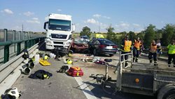 Těžká nehoda na obchvatu zablokovala silnici