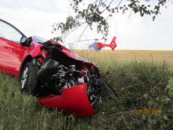Vážná nehoda na Vysočině u Valče, zraněného muže z místa transportoval vrtulník