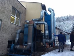 Požár filtrační jednotky si vyžádal evakuaci zaměstnanců