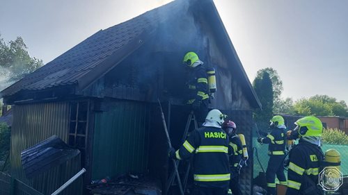 Mladá žena nepřežila požár rybářské chatky. Tragédii podle vyšetřovatelů způsobila nedbalost