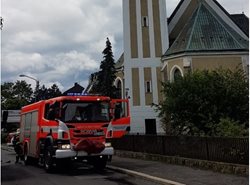 Hasiči zachránili před požárem kostelní věž