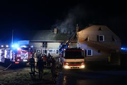 Požár střechy rodinného domku a přístavby Střeň Litovelsko VIDEO/FOTOGALERIE
