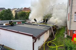 Milionová škoda při požáru garáže