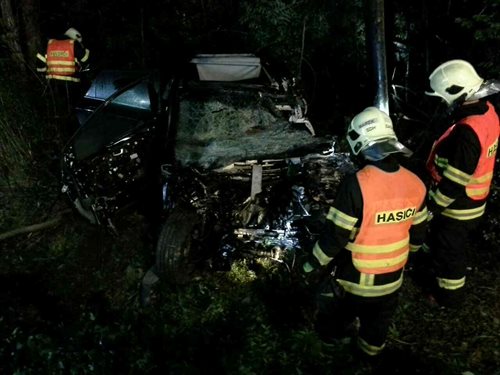 Tragicky dnes skončil střet osobního auta s nákladním v Pardubickém kraji