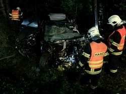 Tragicky dnes skončil střet osobního auta s nákladním v Pardubickém kraji