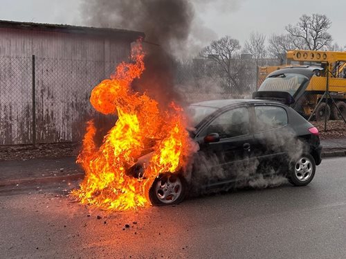 Když auto vzplane: Návod, jak přežít požár vozidla a ochránit posádku