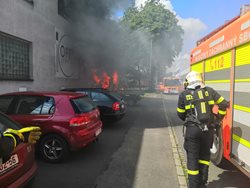Rychle uhašený požár kabiny starší multikáry ve Vítkovicích