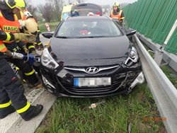 Při nehodě na dálnici D48 u Rychaltic bylo zraněno pět osob, dvě museli hasiči vyprostit