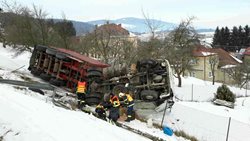 Nehoda kamionu ve Štítech v Olomouckém kraji se zraněním