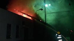 K požáru rodinného domu na Kolínsku vyjely jednotky z druhého poplachového stupně