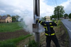 Ptáci nečekaně zaútočili na osvětlení na Karvinsku