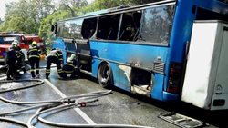 Požár autobusu v Dolních Loučkách