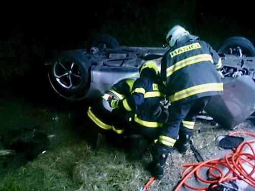 Dopravní nehoda dvou osobních automobilů