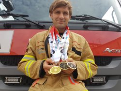 2x zlato, 2x bronz. Medailová sklizeň olomouckého hasiče
