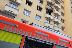 Požár bytu v Ostravě - hasiči zachránili čtyři osoby