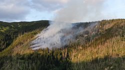 Slovensko - Před rokem hasiči bojovali s požárem v nepřístupném terénu 77 hodin
