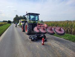 Pro zraněného motorkáře letěl vrtulník