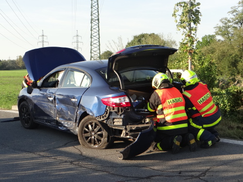 Ostravští hasiči věnovali dívenkám po nehodě plyšové dráčky Hasíky