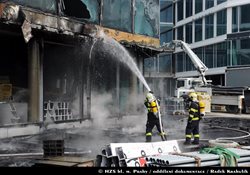 Požár izolace na stavbě administrativní budovy v Praze 7 způsobil milionové škody