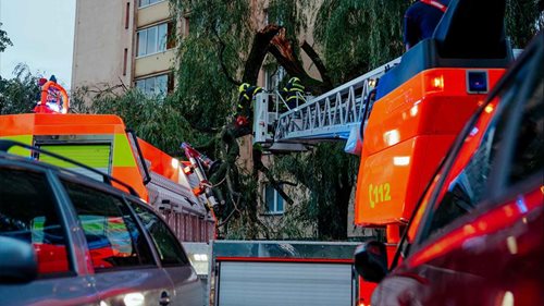 Bouřky zaměstnaly hasiče. Během tří a půl hodiny vyjeli ke 106 událostem
