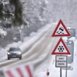 Hasiči na Vysočině mají plné ruce práce s odstraňováním následků sněžení a větru