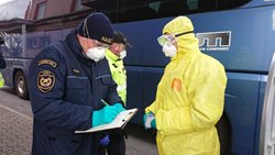 Od dnešního rána měří hasiči teplotu na vybraných hraničních přechodech