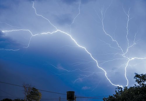 Meteorologové varují: Česko čekají tropická vedra, extrémní bouřky i vysoké riziko požárů