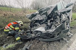 Dopravní nehoda osobního auta a dodávky v obci Studánka okres Děčín