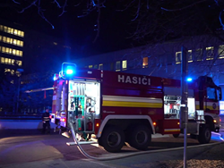 Požár v nemocnici: 9 lidí zraněno