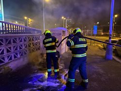 Během silvestrovských a novoročních oslav hasiči zasahovali