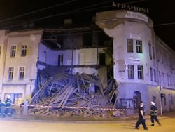 V noci se zřítila část domu v Plzni