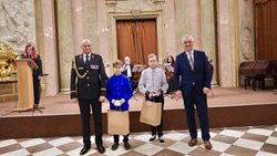 Hasiči převzali medaile Za věrnost. Krajský ředitel ocenil chlapce za záchranu života