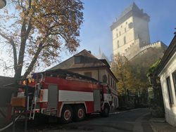 Cvičný požár hradu Karlštejn likvidovalo 14 jednotek