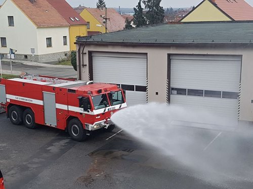 Také na dobříšské stanici se předčasně nadělovalo