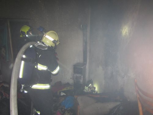 Dva lidé z hořícího bytu ve Zlíně odmítali odejít