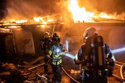 Požár zasáhl rodinný dům v náchodské Bělovsi