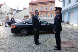 Ministr vnitra Jan Hamáček navštívil hasiče na stanici v Kroměříži