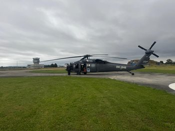 Český vrtulník Black Hawk letí pomáhat hasit požáry v Bulharsku