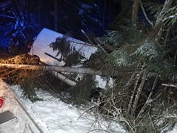 Vyprošťování slovenské dodávky ve Starých Hamrech