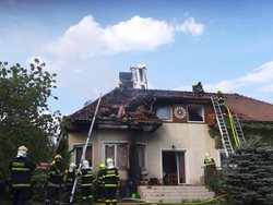 Požár rodinného domu způsobil škodu jeden a půl milionu korun