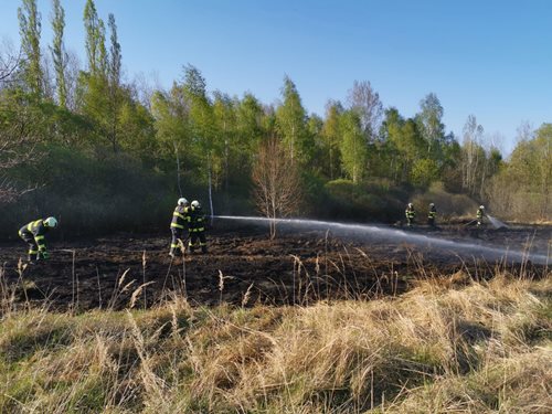 Více než desítka požárů v přírodním prostředí za poslední dva dny