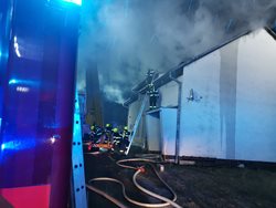 Požár střechy zjistili zaměstnanci pálenice