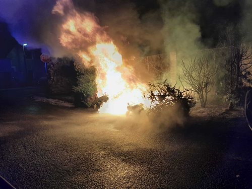 Silvestrovská noc proměnila klid v sérii desítek požárů a evakuací