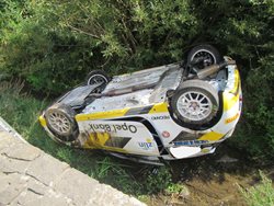 Znečištění potoka olejem ze závodního  speciálu při Barum rallye hasiči zabránili