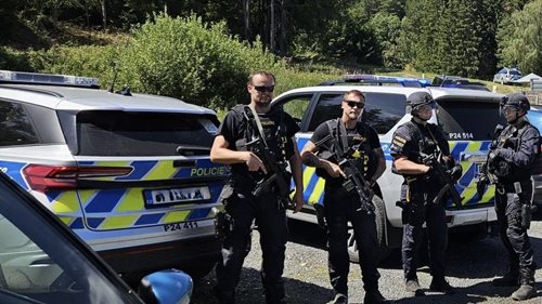 Policie zadržela ozbrojeného muže. Zasahovala i zásahová jednotka