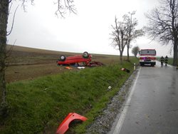 U dvou sobotních nehod zasahoval vrtulník