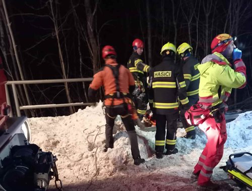 Záchrana osoby ze srázu v obtížném terénu vyžadovala odborný zásah
